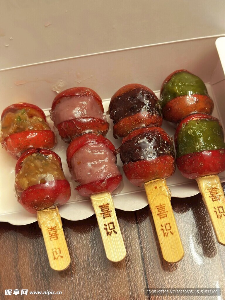 多彩水果串冰棍誘人美味