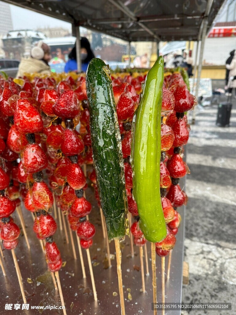 美味糖葫蘆與翠綠黃瓜串
