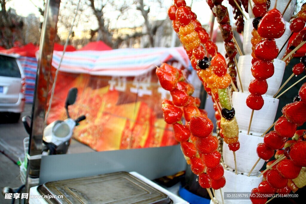 街頭售賣的喜慶紅燈籠