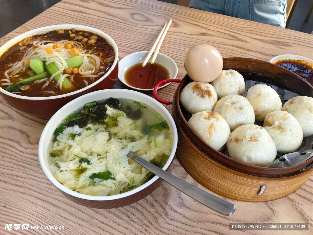中式早餐組合美食展示