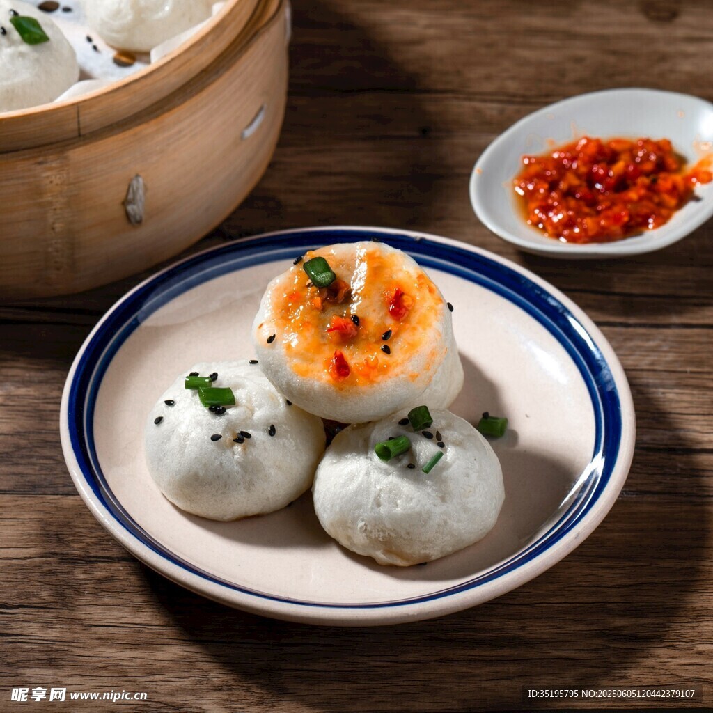 美味生煎包搭配特色蘸料