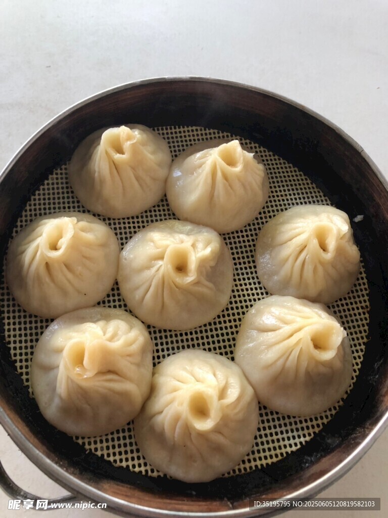蒸籠里的美味小籠包