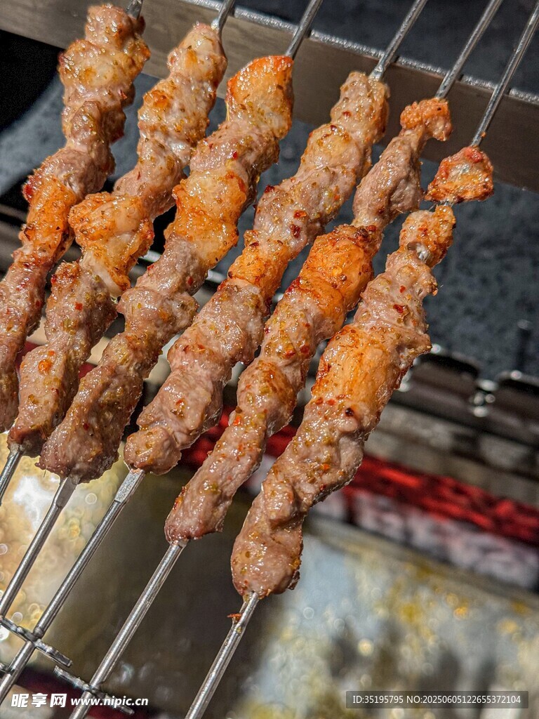 美味烤肉串誘人呈現