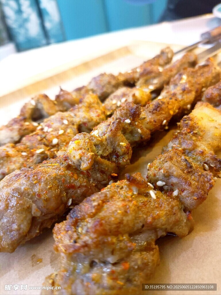 美味烤肉串誘人呈現(xiàn)