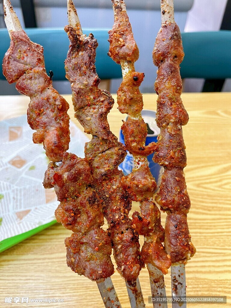 美味烤肉串誘人呈現(xiàn)