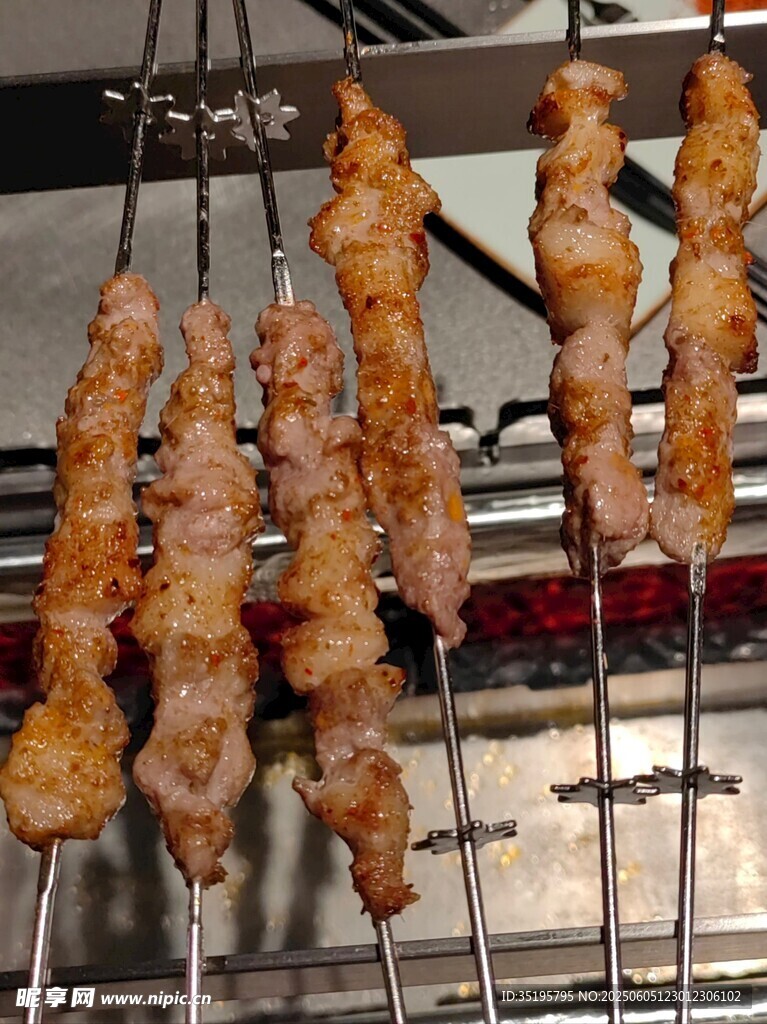 美味烤肉串誘人呈現(xiàn)