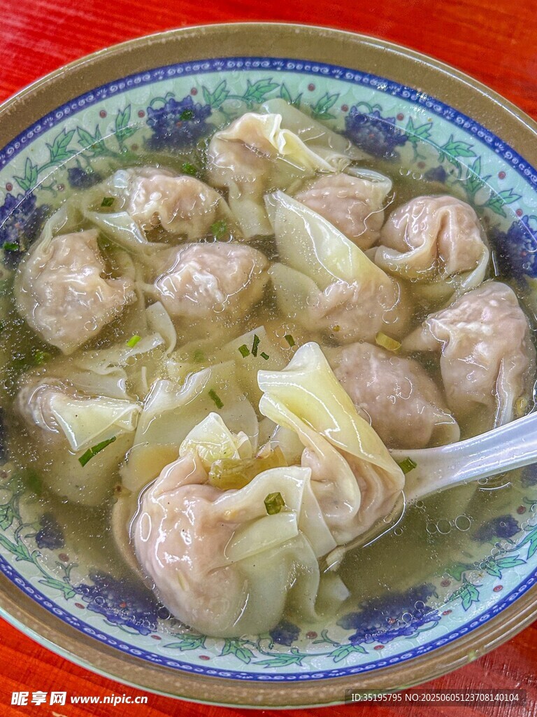 一碗美味餛飩面