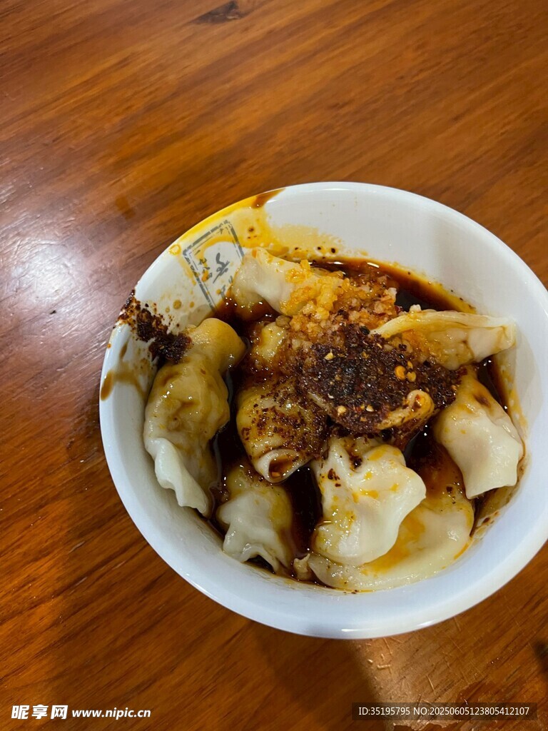 美味特色小吃碗裝豆花