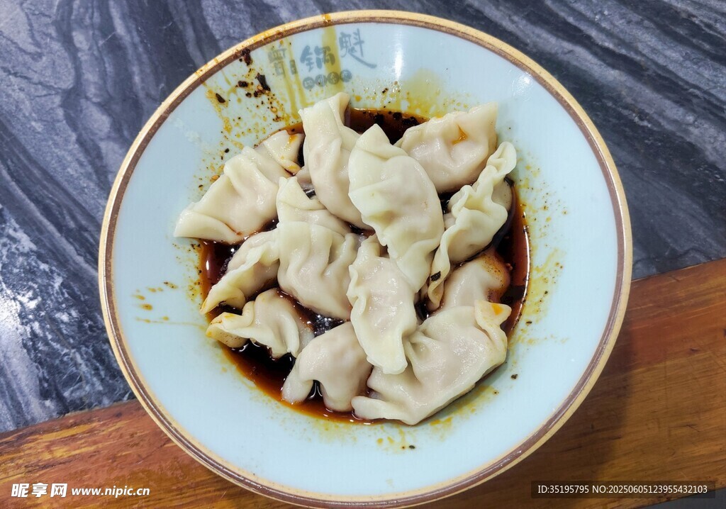 碗中鮮嫩雞肉塊