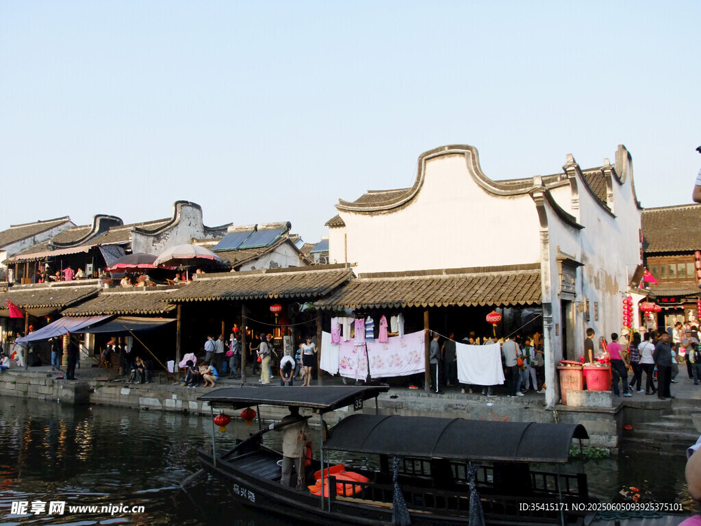 江南水鄉(xiāng)古街臨河景致