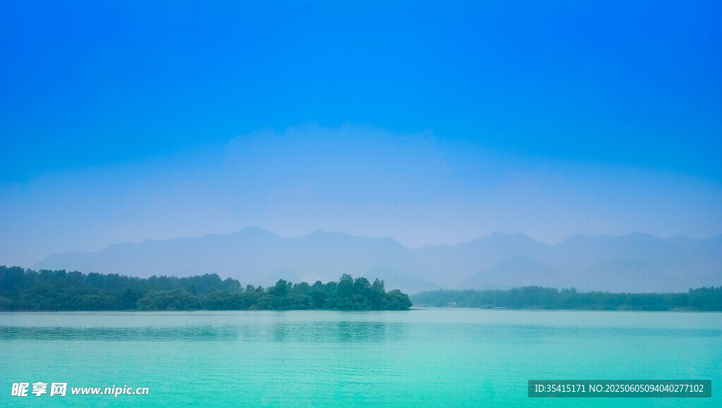 夢幻藍綠湖水美景