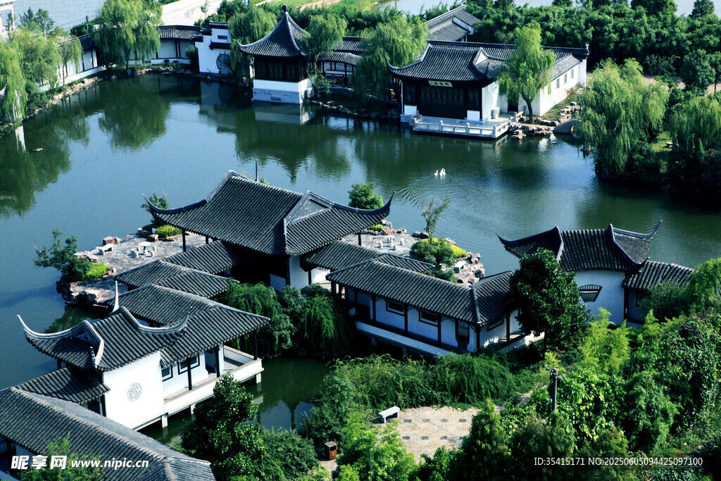 江南水鄉古建筑風景圖