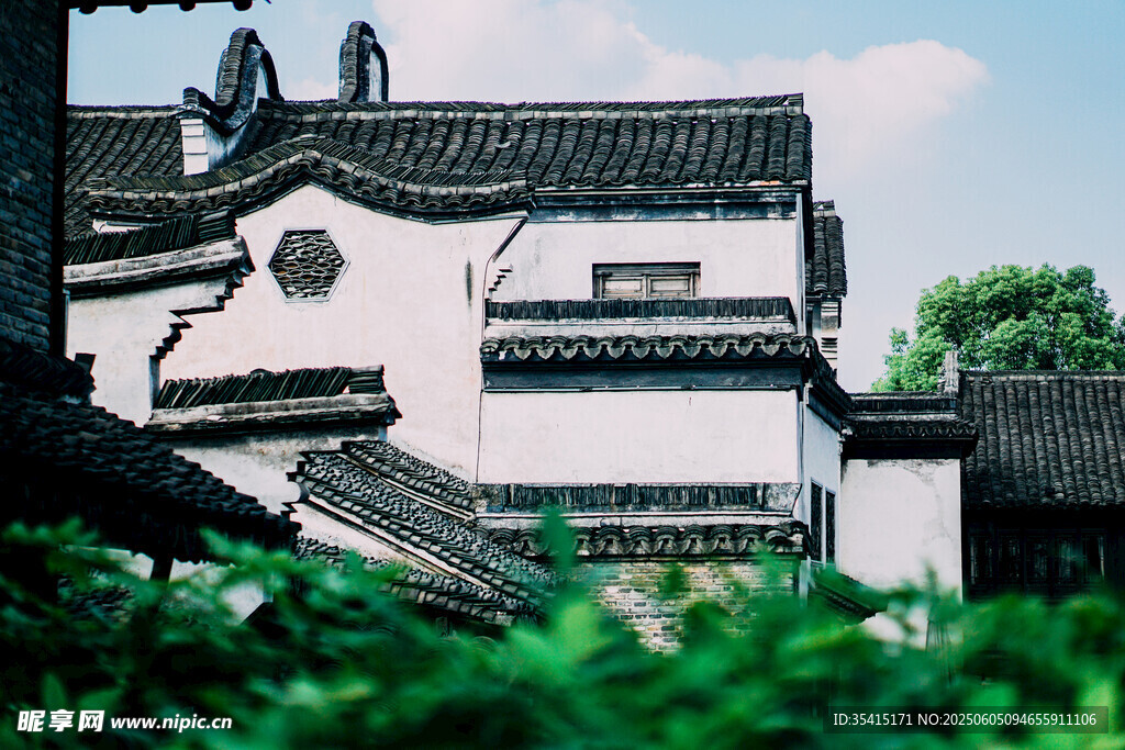 江南白墻黑瓦古建筑風(fēng)景