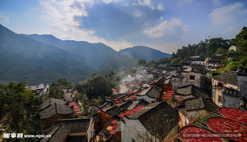 山村曬秋美景