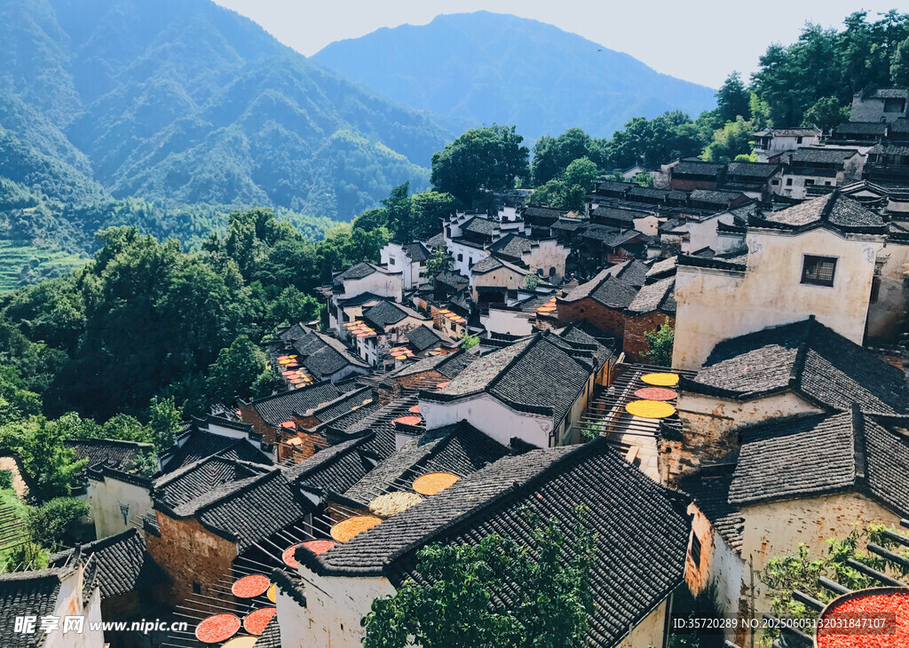 山間古村落俯瞰美景