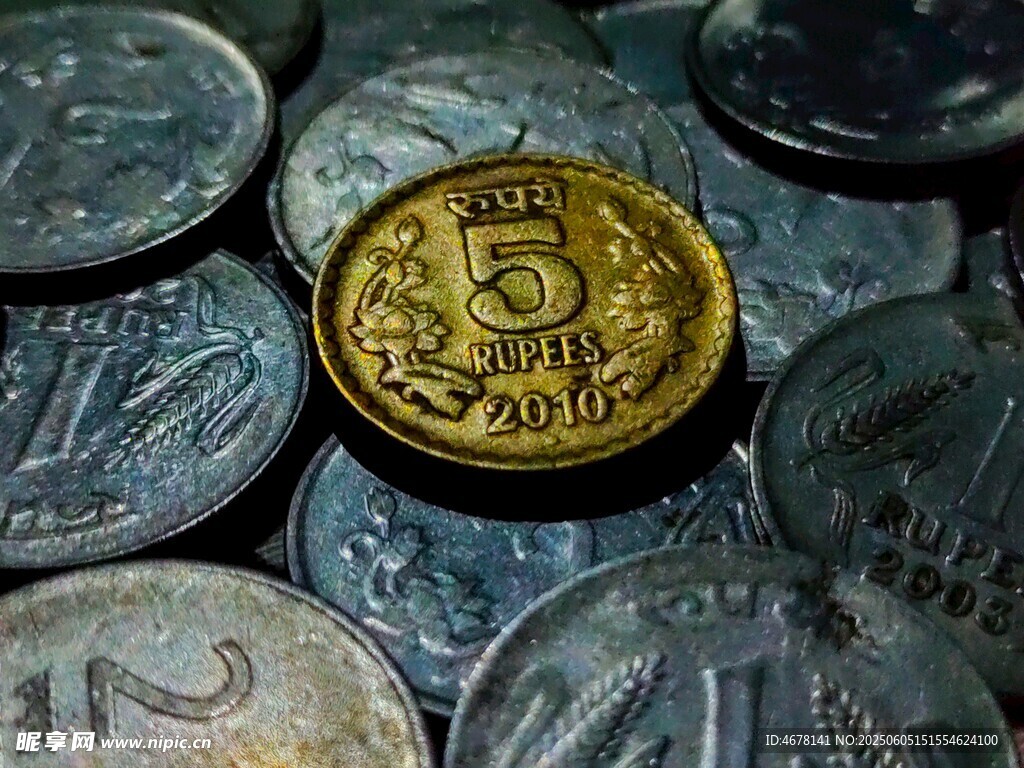 五盧布硬幣與其他硬幣