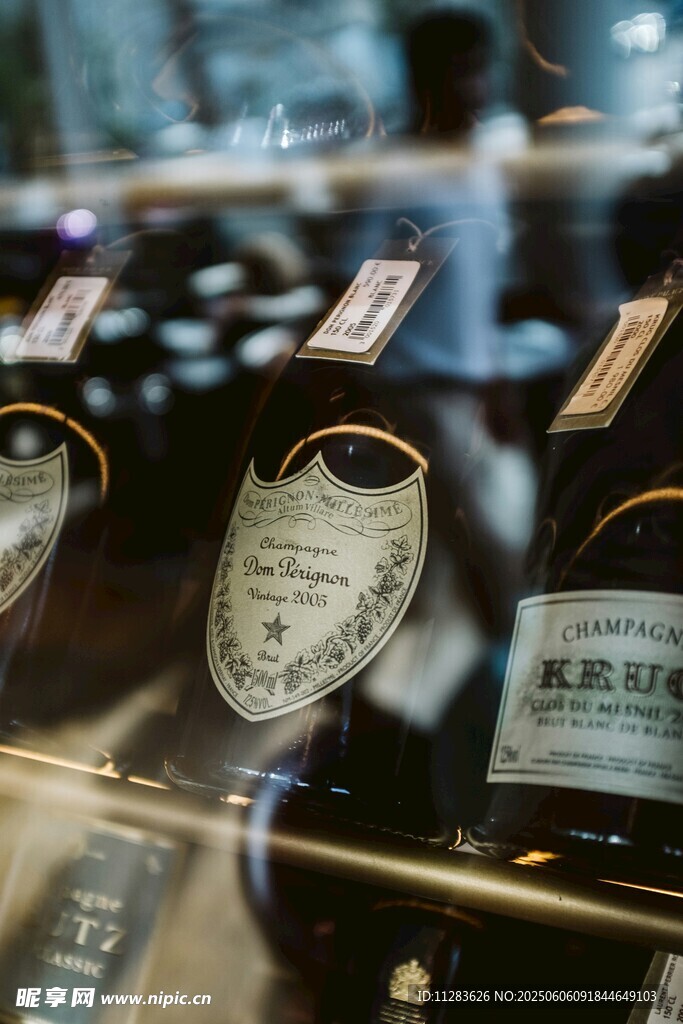 多樣精美酒瓶展示