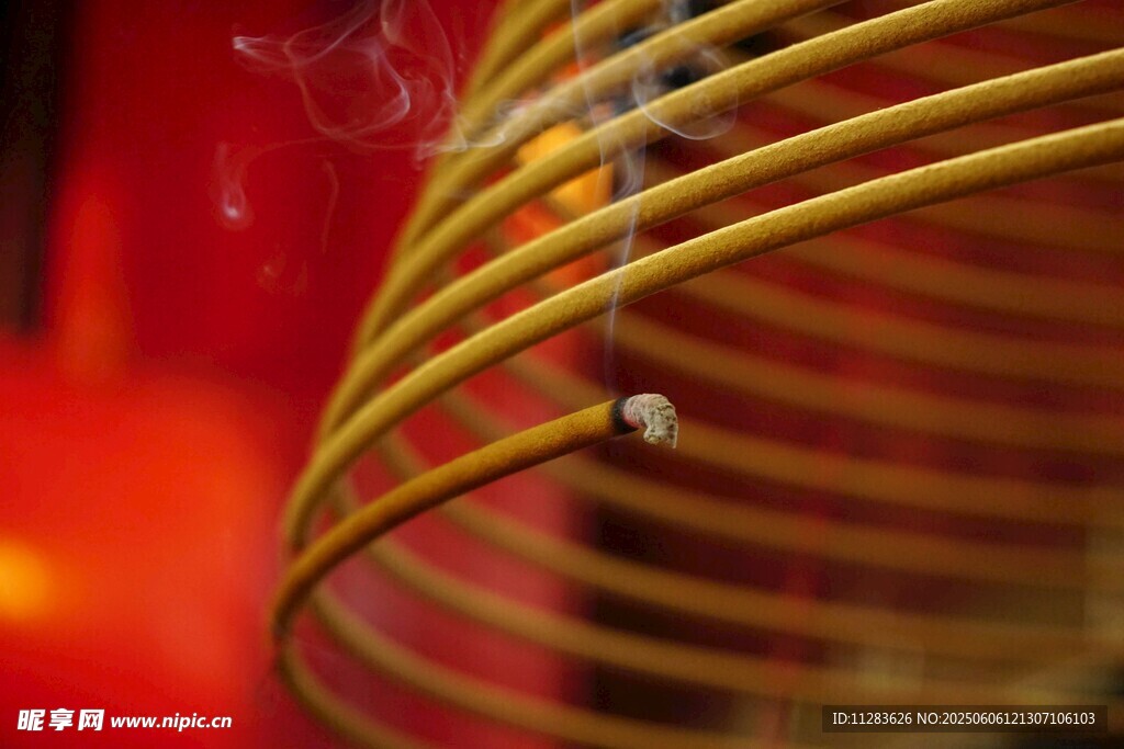 盤香特寫 裊裊青煙彌漫