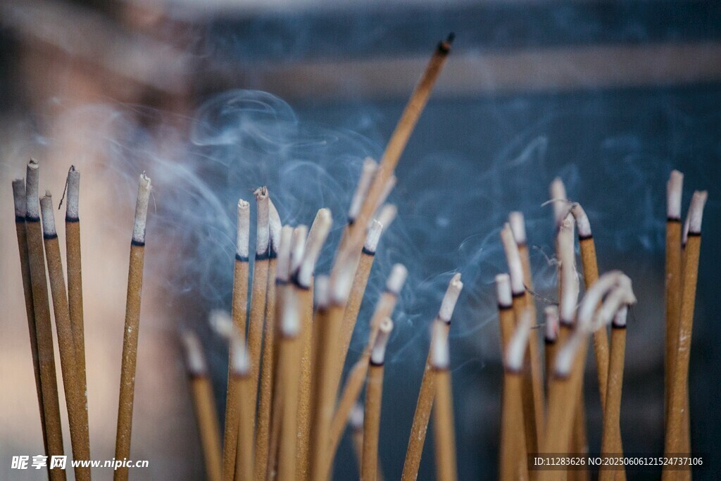 寺廟中燃燒的香