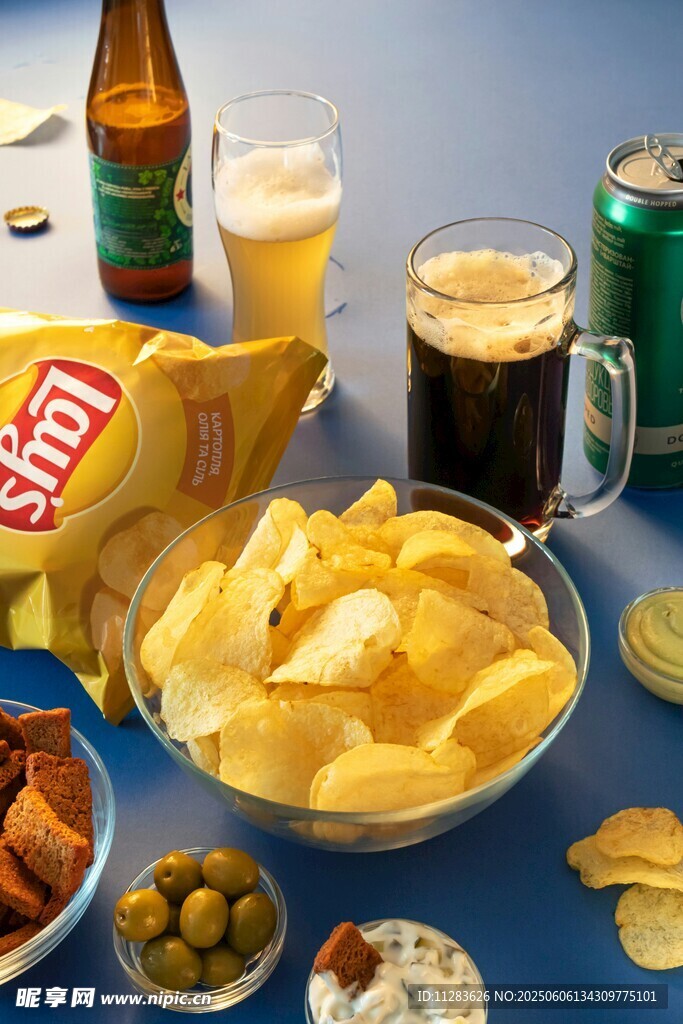 美味零食與冰爽啤酒組合
