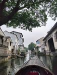 水鄉小船穿行