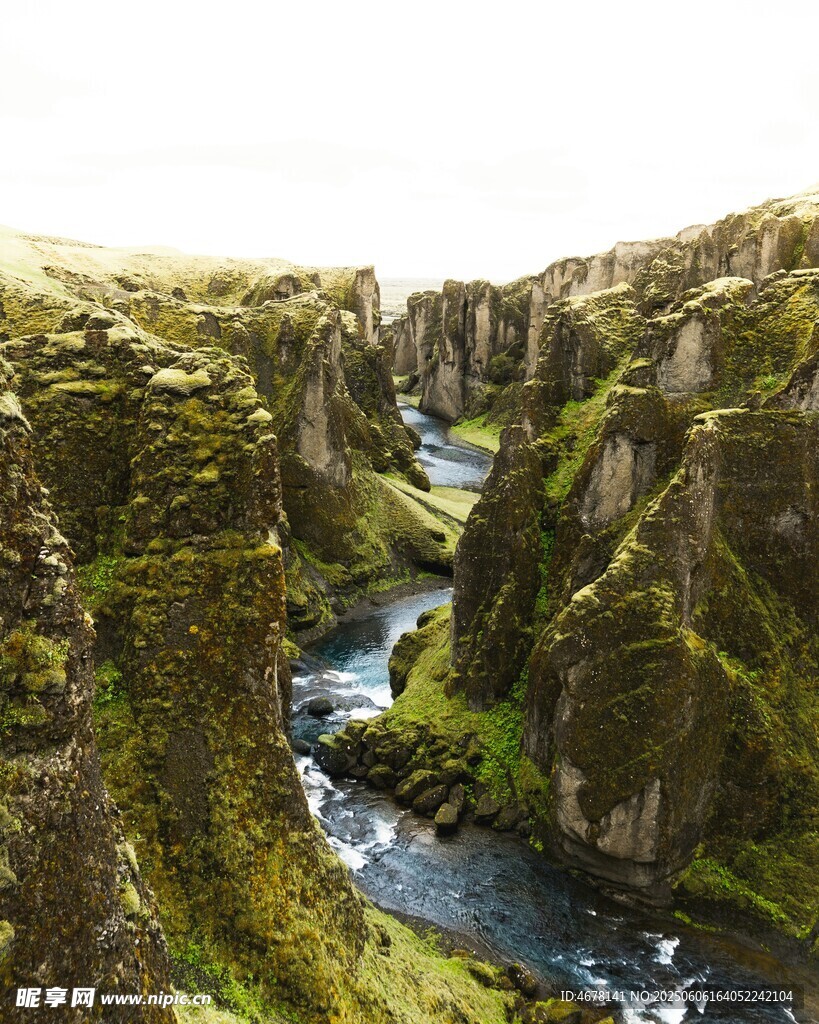 峽谷溪流間的自然美景