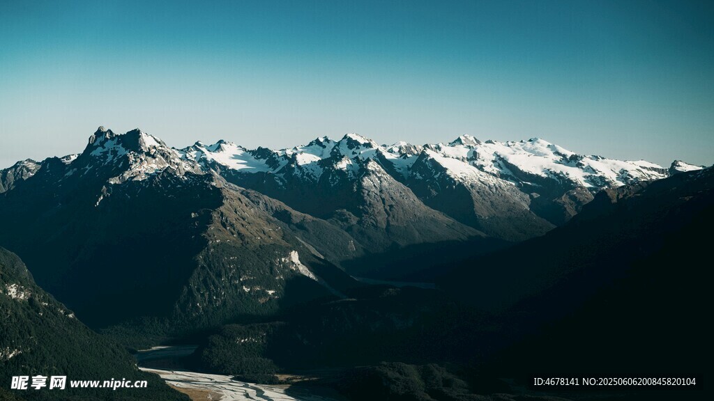 壯麗雪山山脈景觀