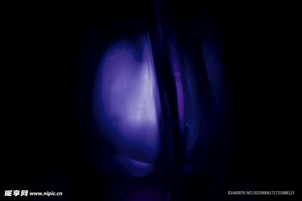 神秘紫色光影效果畫面