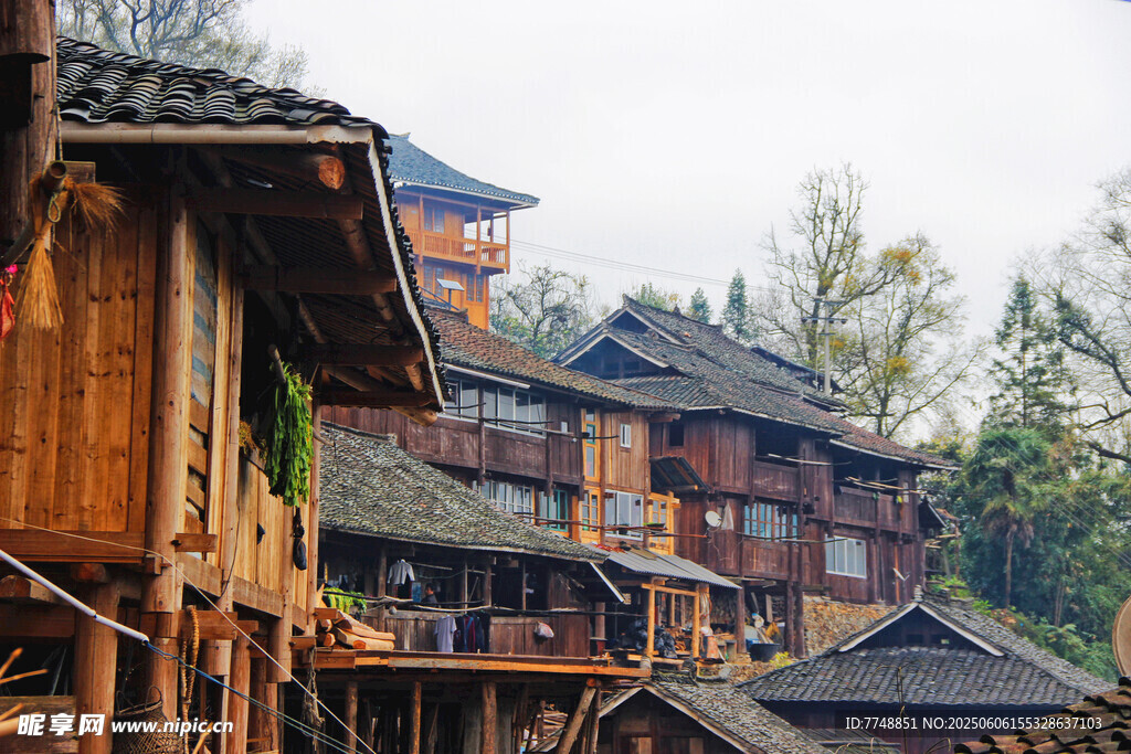 古樸苗族木質(zhì)村落景觀