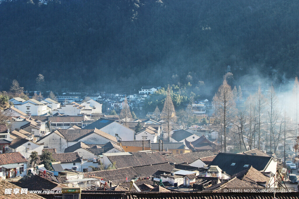 山間村落晨景