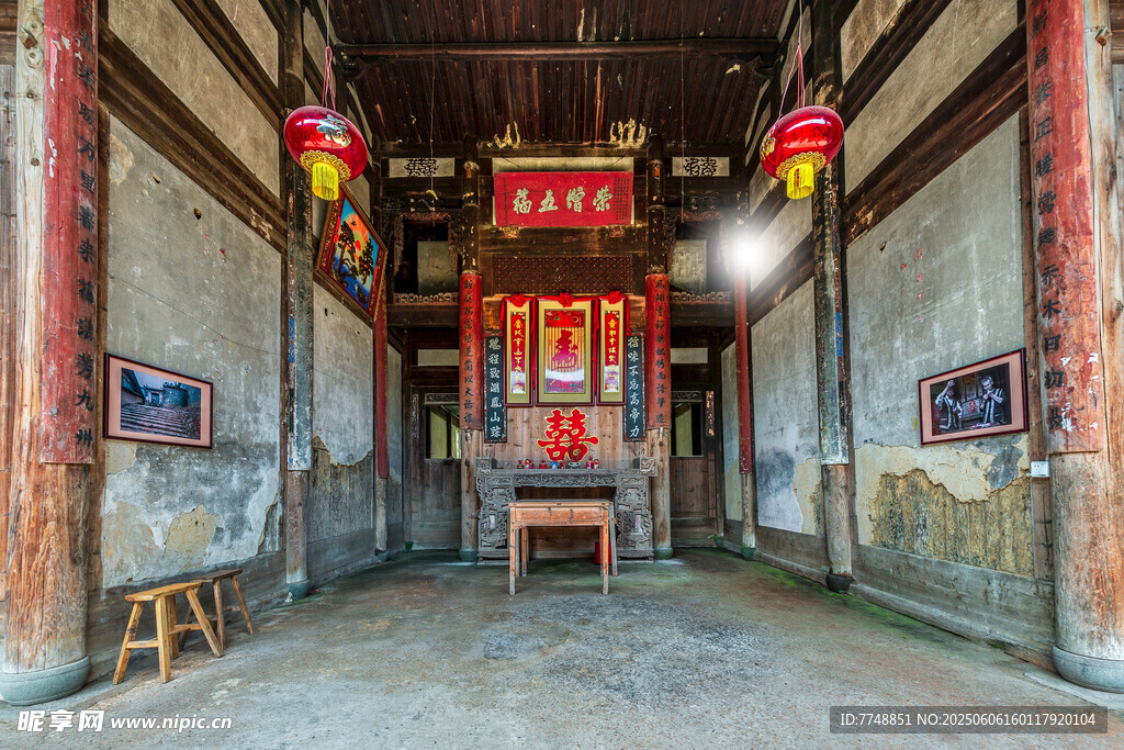 古舊中式廳堂內景