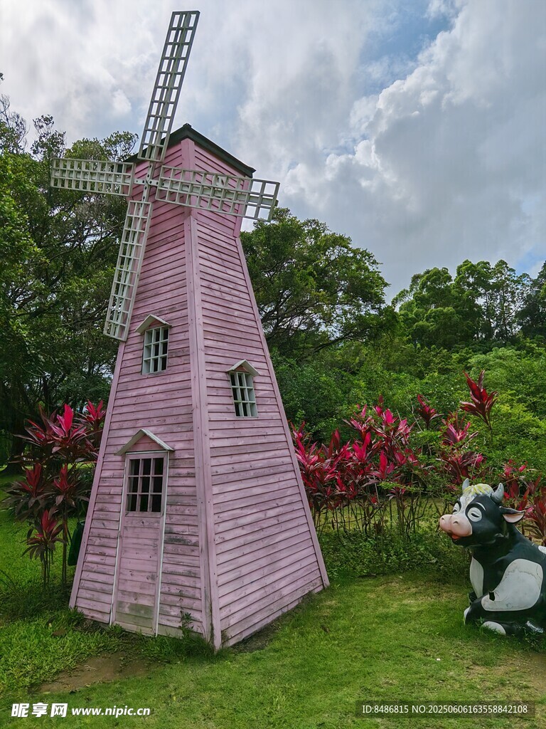 粉色風車小屋景觀