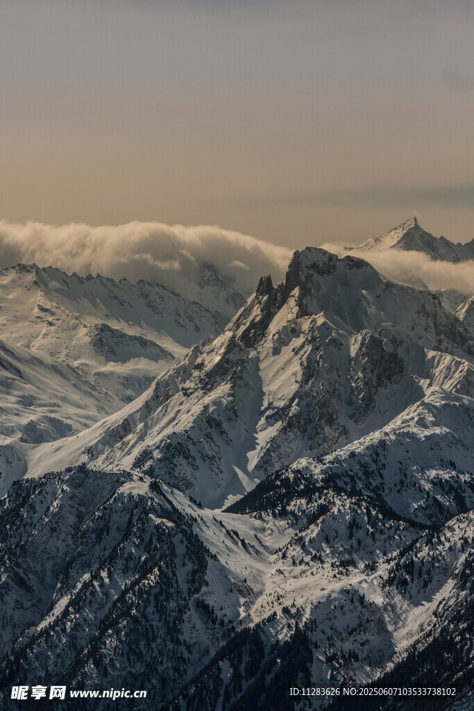 壯麗雪山景觀
