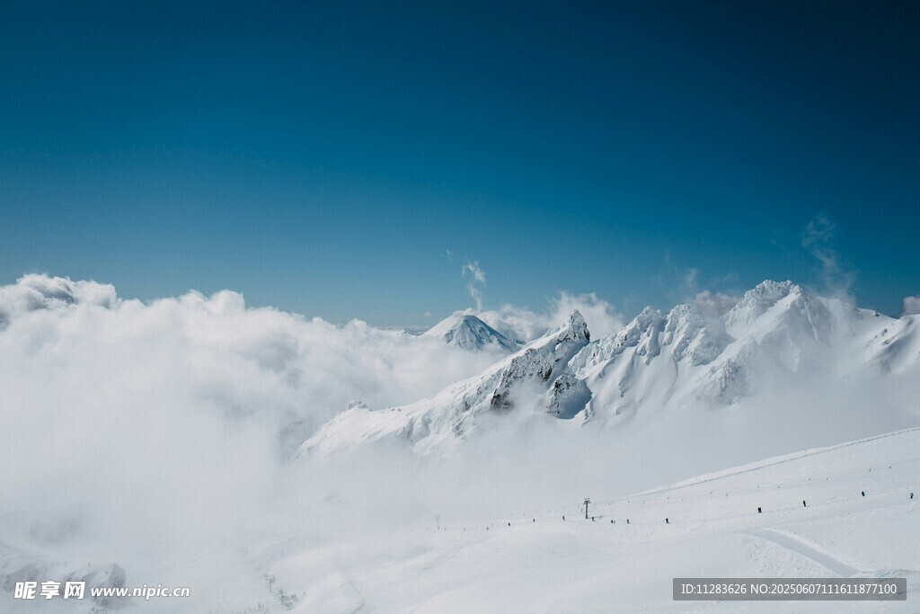 雪山云海壯麗風光