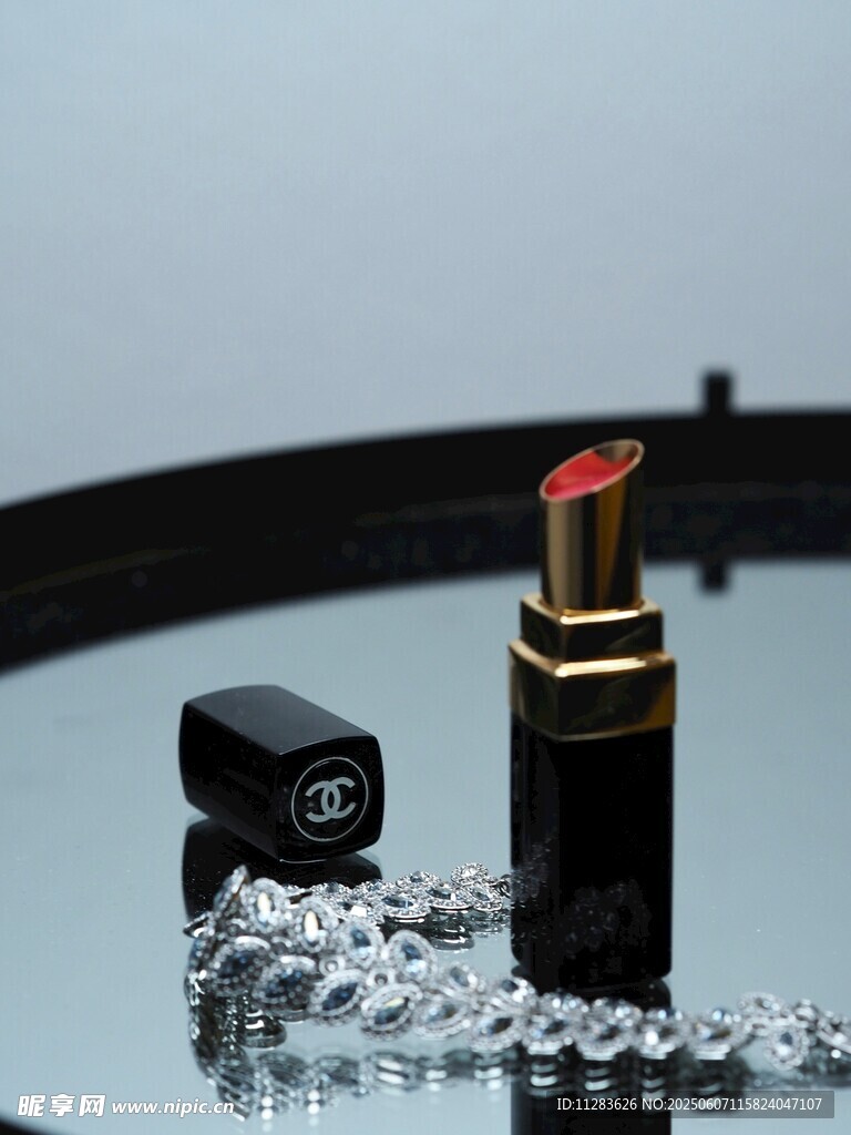 奢華口紅與璀璨珠寶搭配