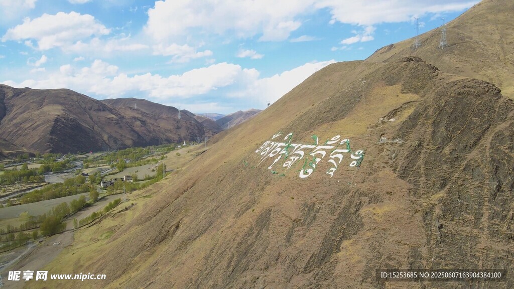 俯瞰山坡景色