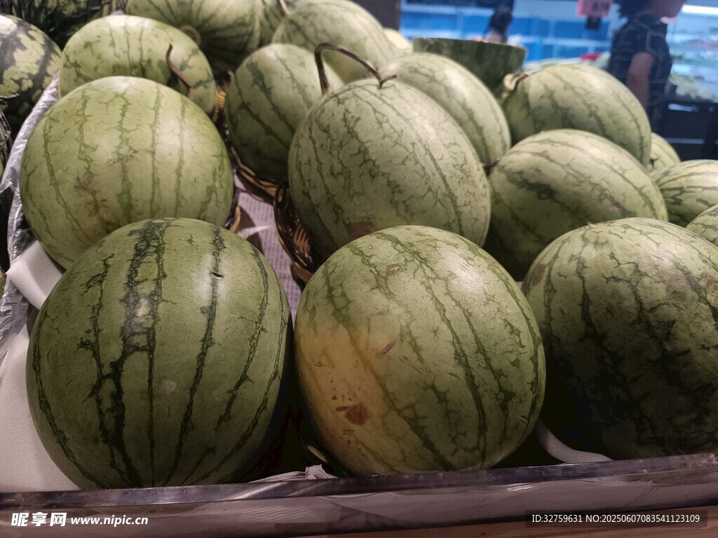 新鮮飽滿的大西瓜陳列