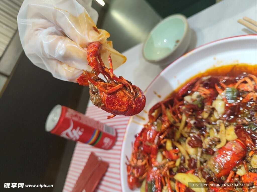 美味小龍蝦誘人開吃