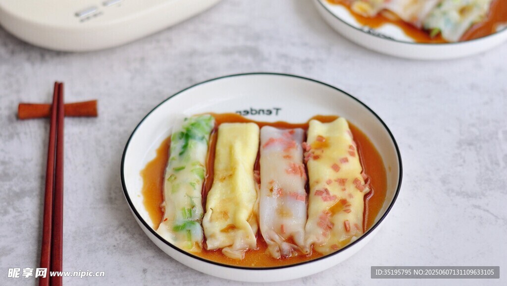 美味腸粉擺放在盤中