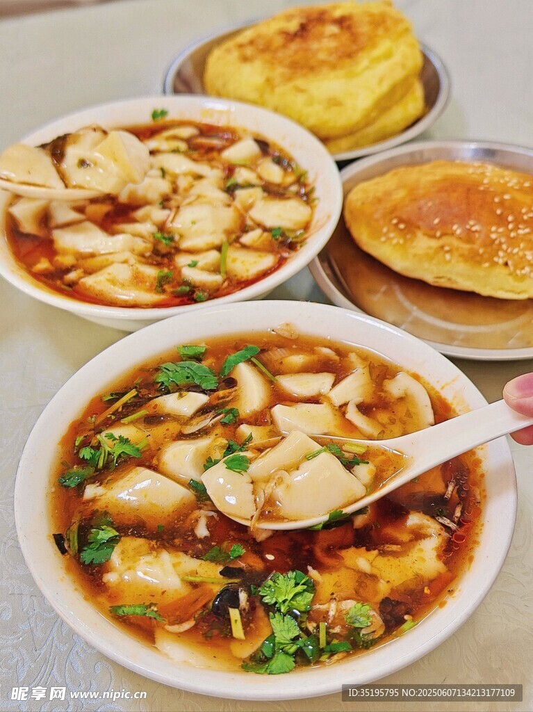 美味早餐組合 湯與餅
