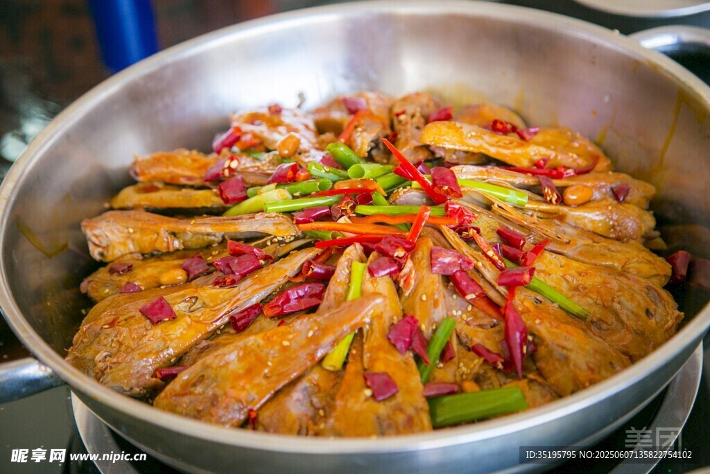 美味香辣鍋中的鮮嫩食材