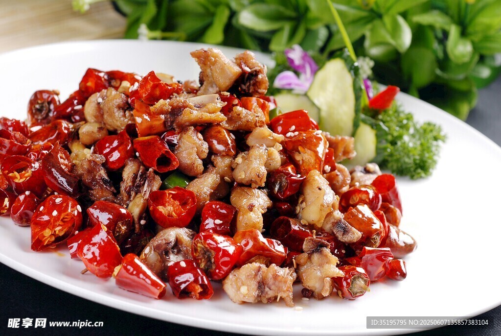 香辣可口的紅椒炒雞肉