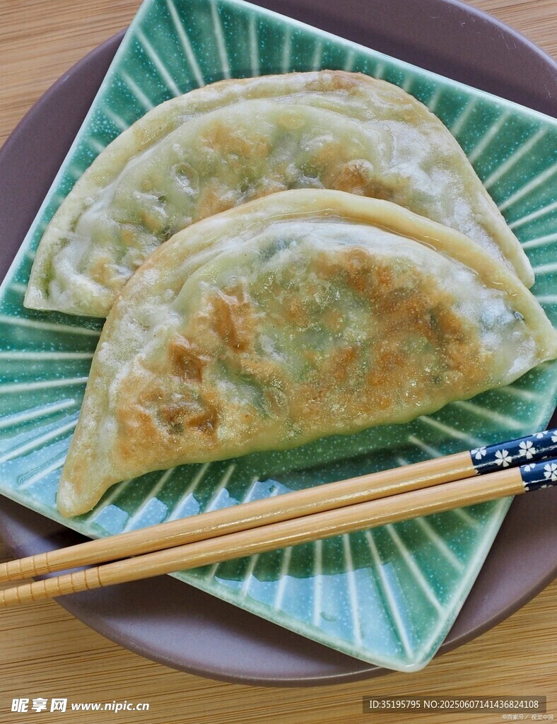 美味煎餃配筷