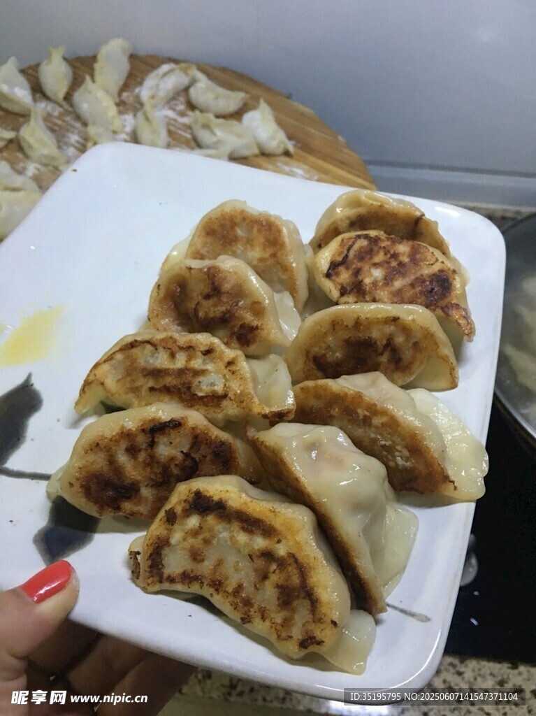 美味肉餡煎餃誘人呈現(xiàn)