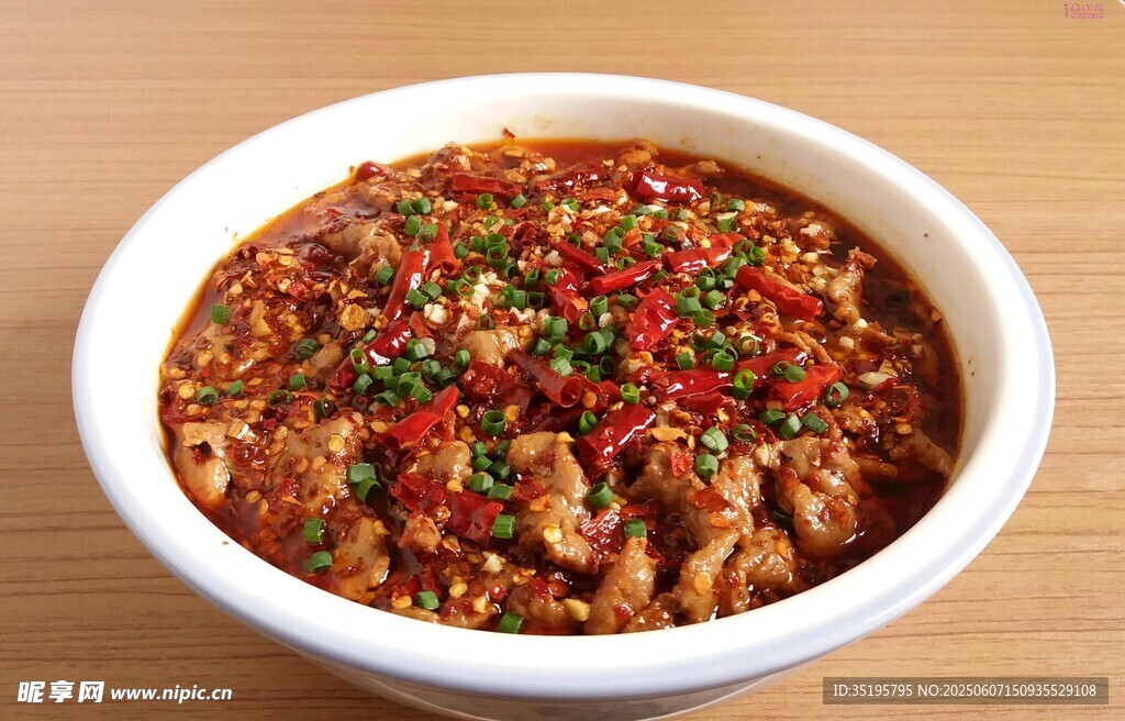 美味香辣肉末拌飯