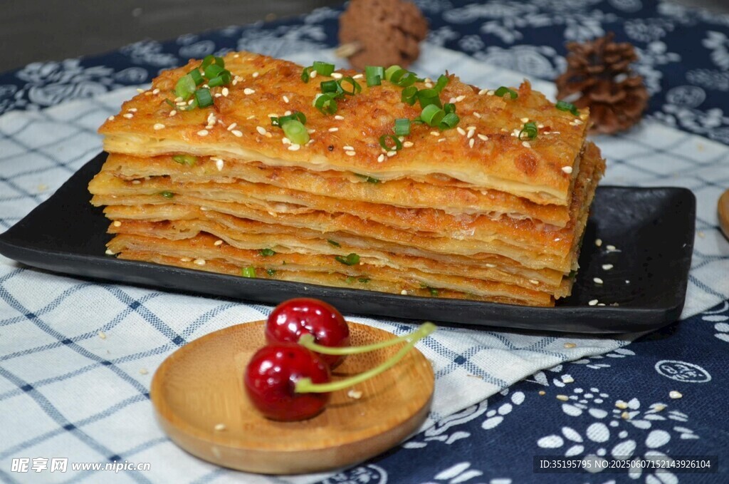 美味千層蛋糕與草莓甜點