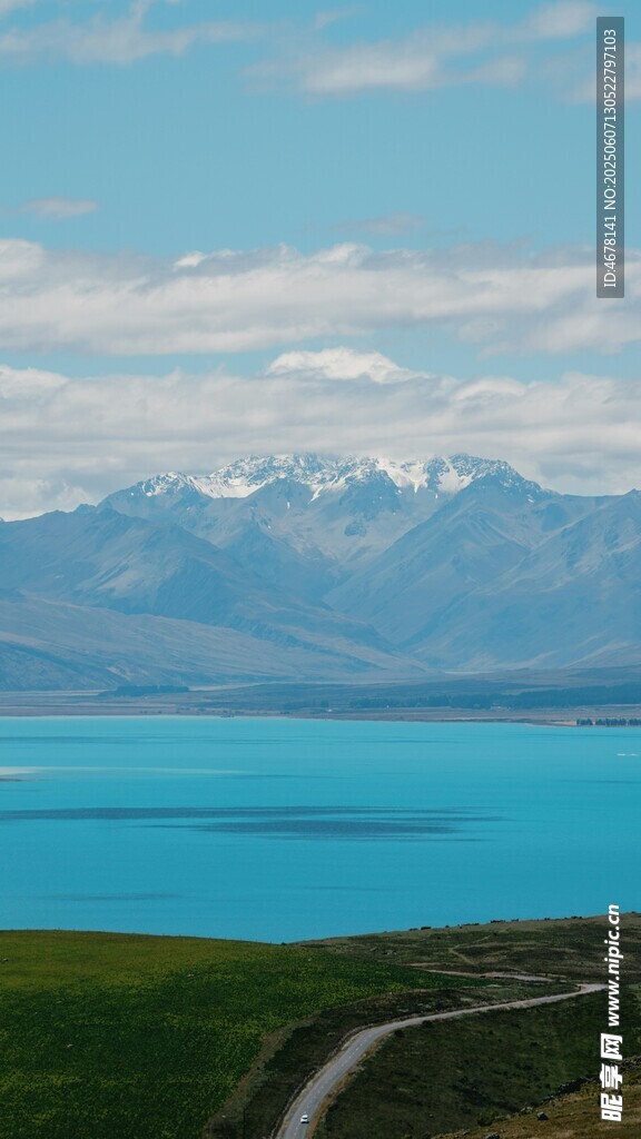 美麗湖景與遠處雪山風光