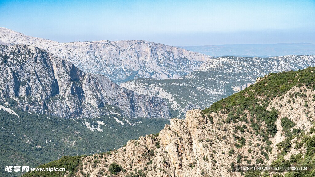 壯麗山景俯瞰圖