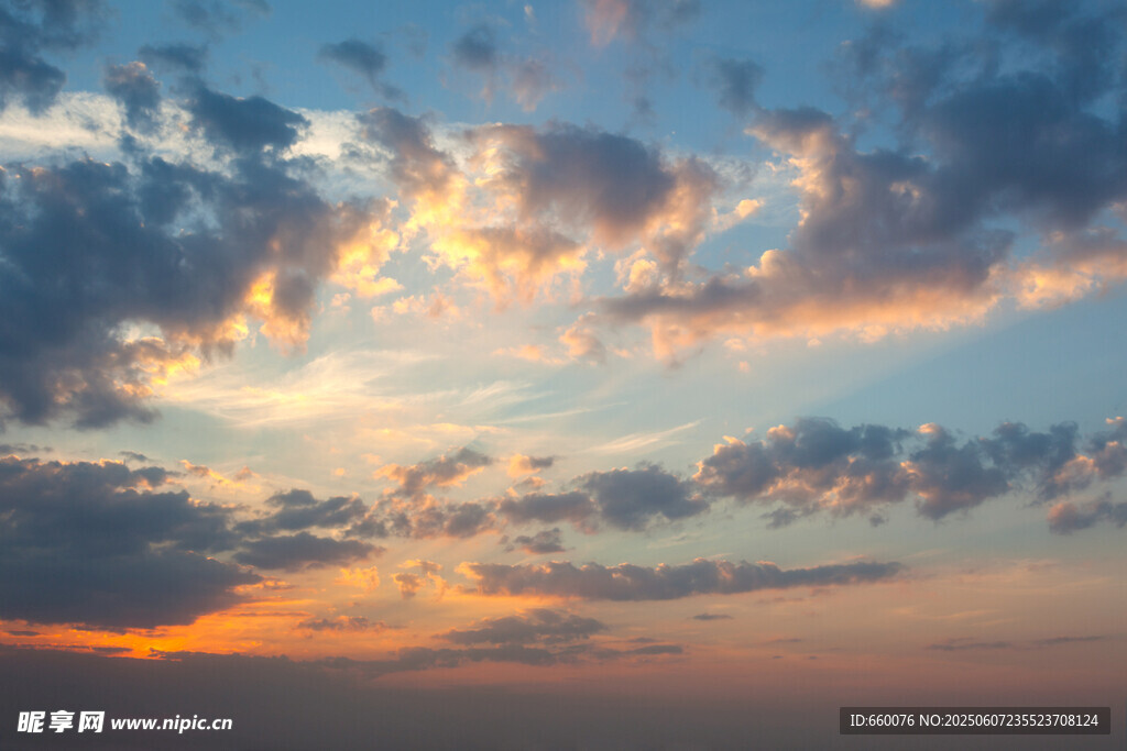 絢麗晚霞天空美景