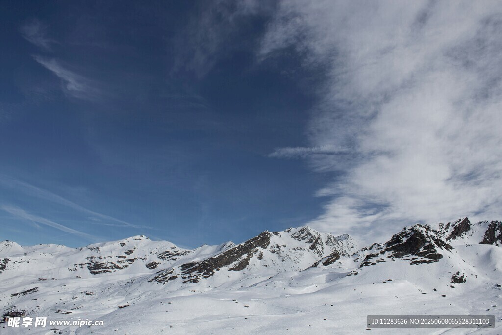 雪山藍(lán)天美景